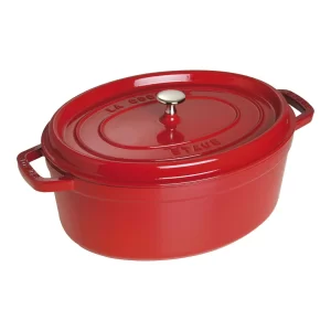 Cocotte ovale Staub 27 cm cerise en fonte émaillée