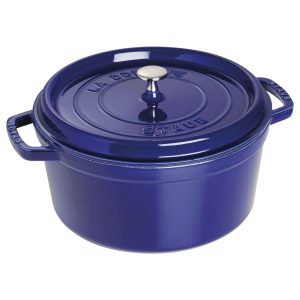 Cocotte ronde Staub 28 cm bleu intense en fonte émaillée